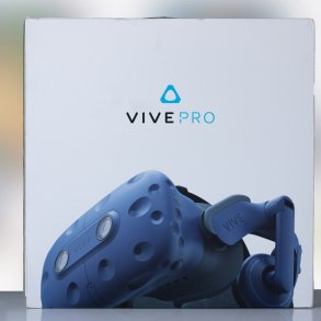 HTC Vive Pro - front of box.